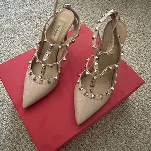 Valentino ROCKSTUD GRAINY LEATHER ANKLE STRAP PUMP SZ38